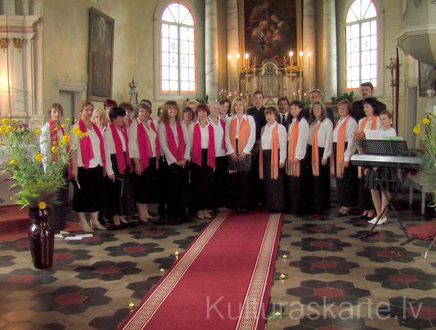 Sieviešu kora "Austra" izpildījumā skan arī garīgās dziesmas.